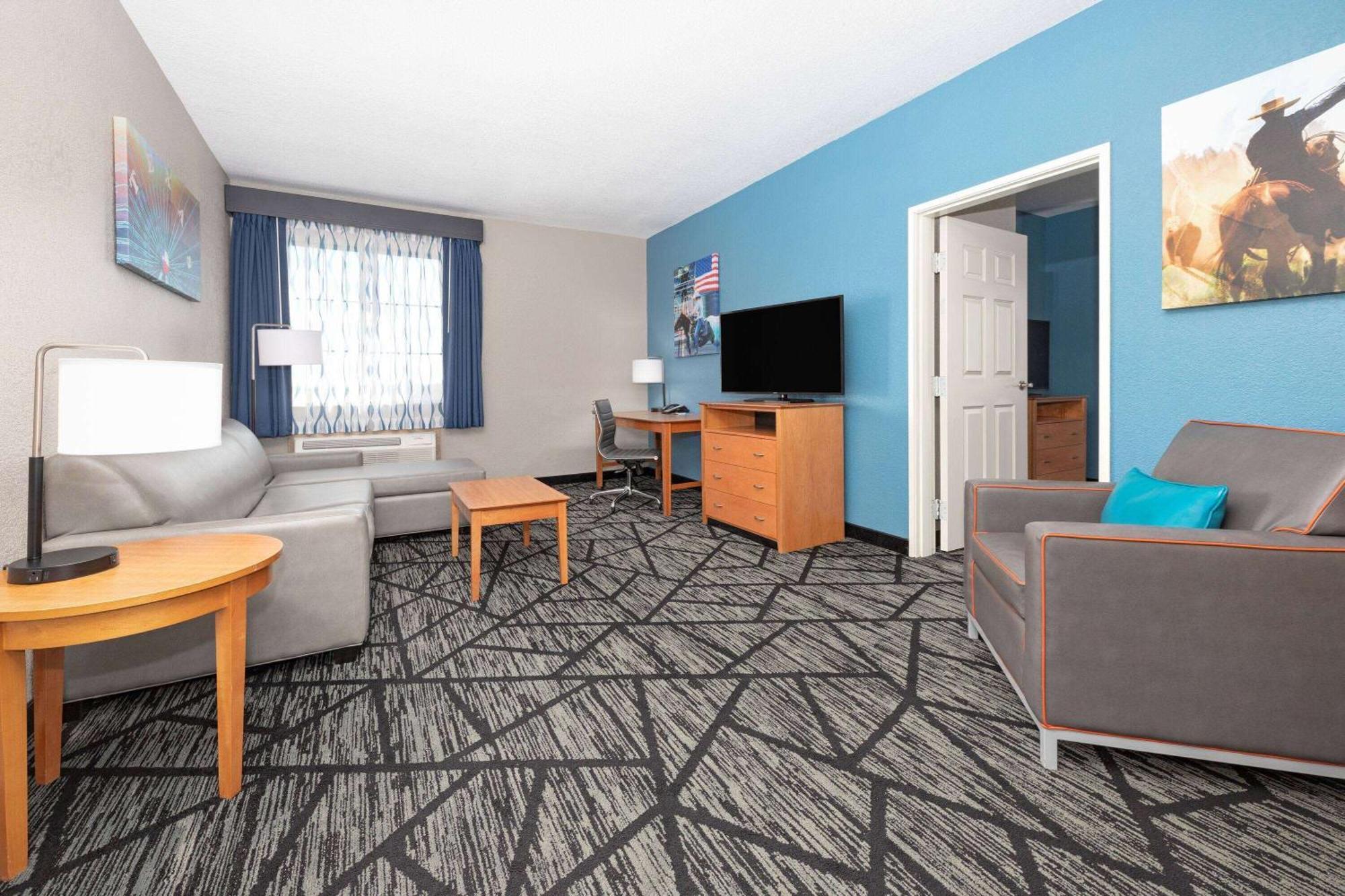 La Quinta By Wyndham Alvarado Exterior photo